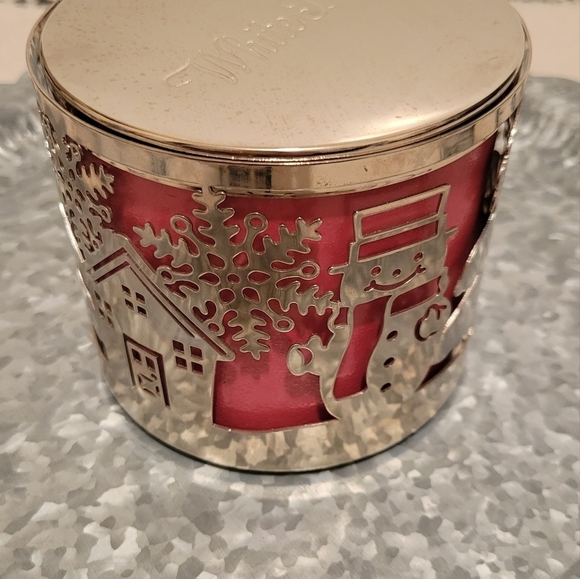 ⭐️40% Off⭐️ Bath & Body Works - White Barn Holiday Silver Candle Sleeve Bundle - Picture 4 of 10
